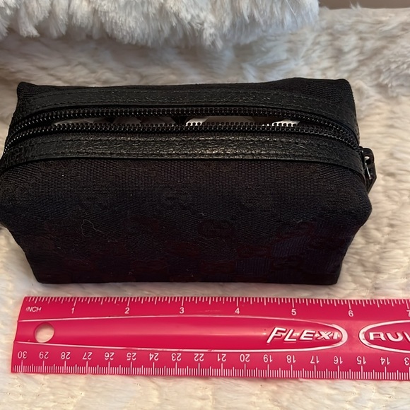 Gucci fabric cosmetic bag with GG monograms. - Picture 4 of 6